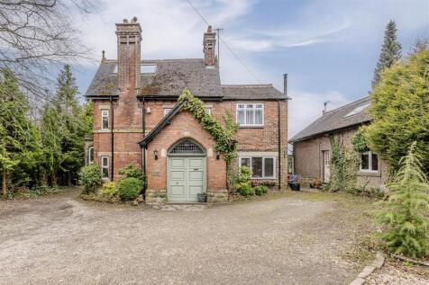 5 bedroom detached house for sale