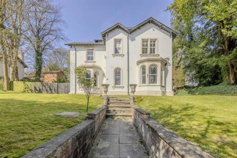 6 bedroom detached house for sale