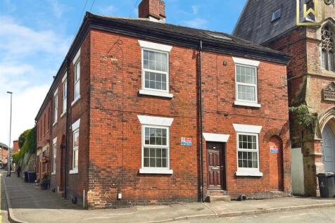 3 bedroom town house for sale