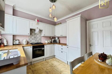3 bedroom town house for sale