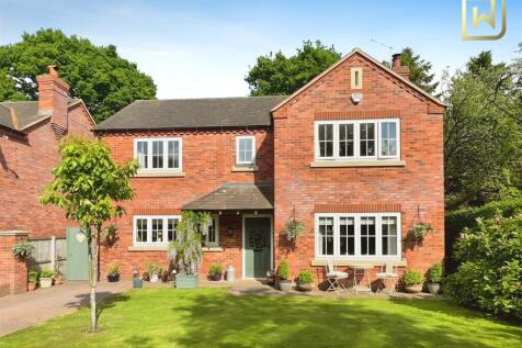 4 bedroom detached house for sale