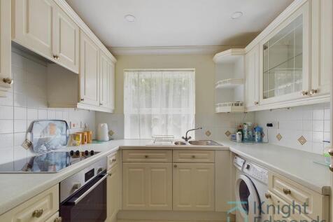 River Bank Close, Maidstone, ME15 2 bed flat for sale