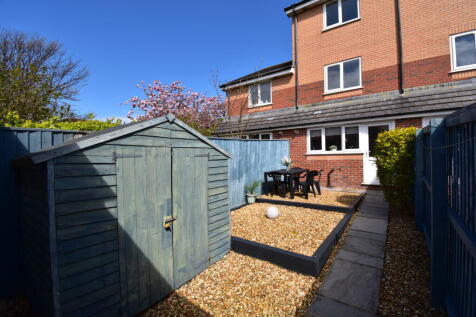 4 bedroom terraced house for sale