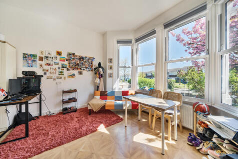 Studio flat for sale