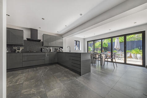 5 bedroom town house for sale
