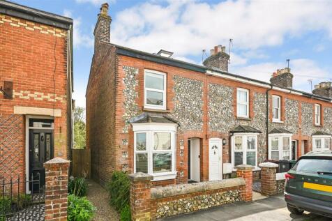2 bedroom semi-detached house for sale