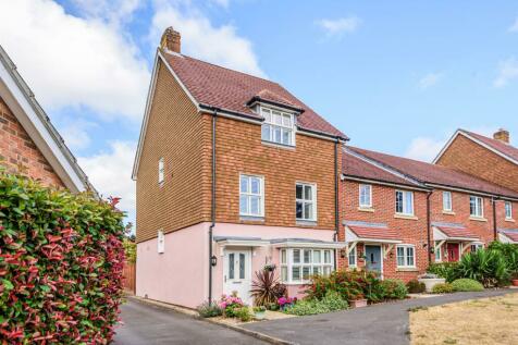 3 bedroom end of terrace house for sale