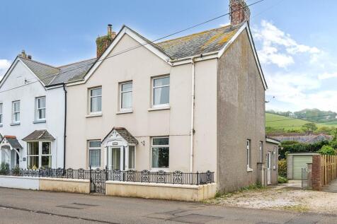 4 bedroom end of terrace house for sale