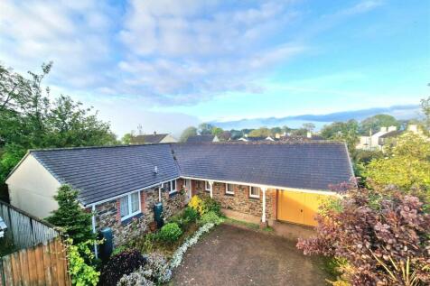 4 bedroom detached bungalow for sale