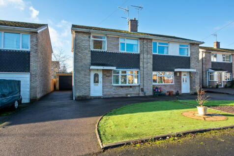 3 bedroom semi-detached house for sale