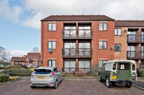1 bedroom ground floor flat for sale