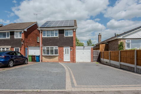 3 bedroom link detached house for sale