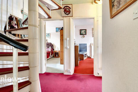 Clas Isan, Cardiff 3 bed detached bungalow for sale