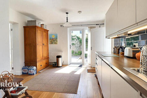 Mitre Court, Cardiff 3 bed detached house for sale