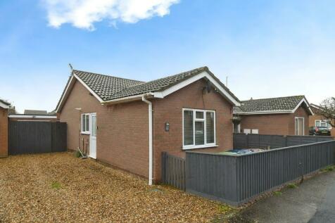 2 bedroom semi-detached bungalow for sale