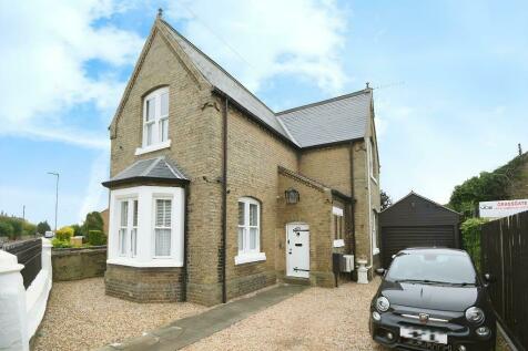 2 bedroom detached house for sale