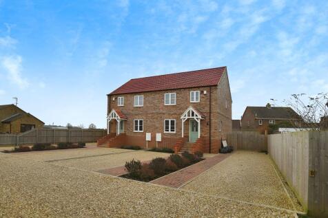 Crown Avenue, Holbeach St Marks... 3 bed semi