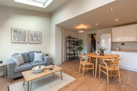 4 bedroom end of terrace house for sale