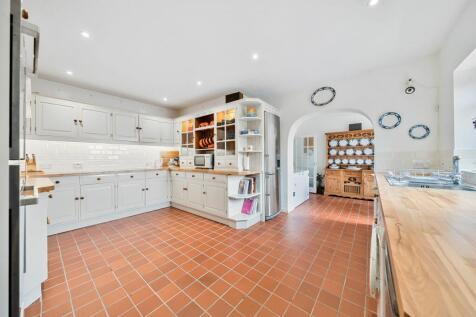Ashford Road, Faversham, ME13 5 bed detached house for sale
