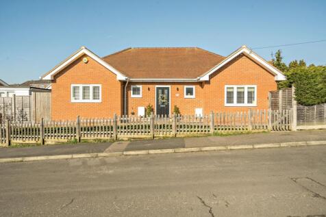 3 bedroom detached bungalow for sale