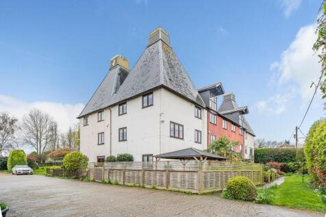 Canterbury Road, Faversham, ME13 5 bed end of terrace house for sale