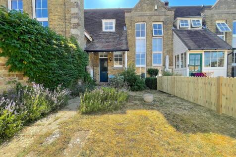 Ethelbert Road, Faversham, ME13 2 bed terraced house for sale