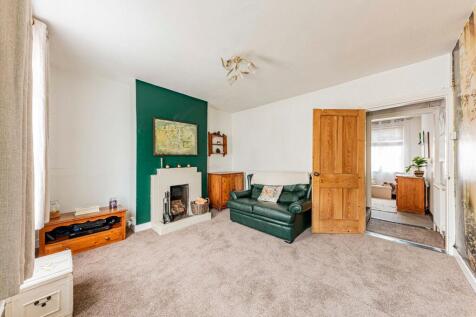 London Road, Teynham, ME9 2 bed terraced house for sale