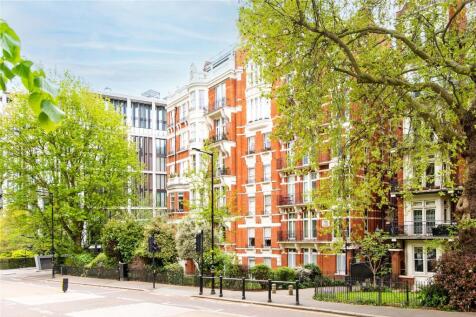 Wellington Court, 116 Knightsbridge... 4 bed apartment for sale