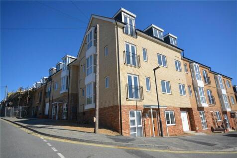 Old Road, East Cowes, Isle of Wight 2 bed apartment for sale