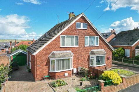 2 bedroom semi-detached house for sale