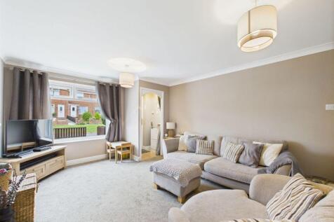 24 Queen Drive, Whitby 2 bed terraced house for sale