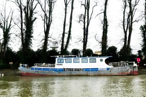 Lower Sunbury Road, Hampton TW12 3 bed houseboat for sale