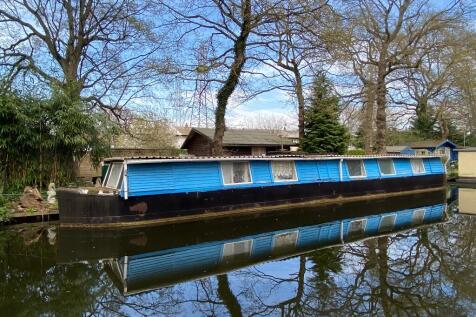 Scotland Bridge Lock, New Haw KT15 2 bed houseboat for sale