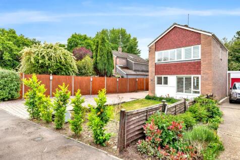 Ashurst Road, Ash Vale 3 bed detached house for sale