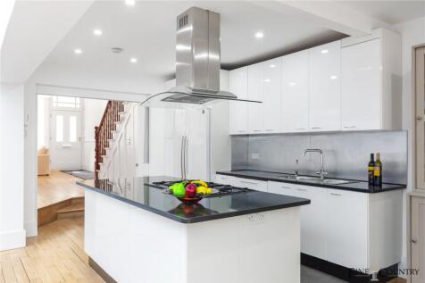 4 bedroom terraced house for sale