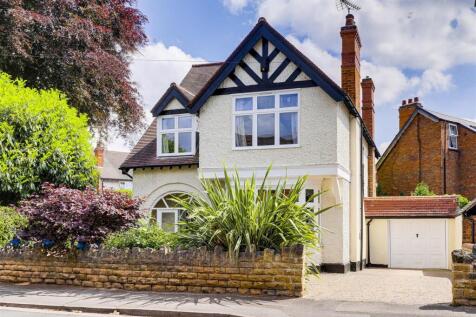 6 bedroom detached house for sale
