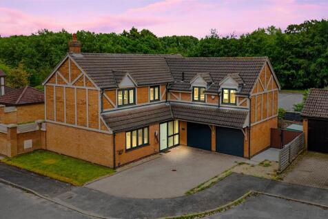5 bedroom detached house for sale