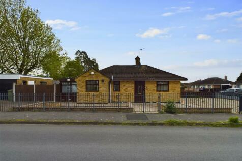 2 bedroom detached bungalow for sale