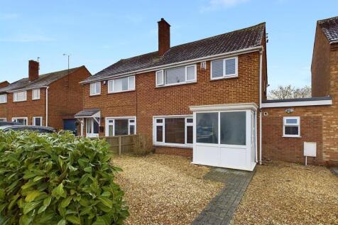 Beechcroft Road, Longlevens, Gloucester 3 bed semi