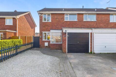 Crispin Close, Longlevens, Gloucester 3 bed semi