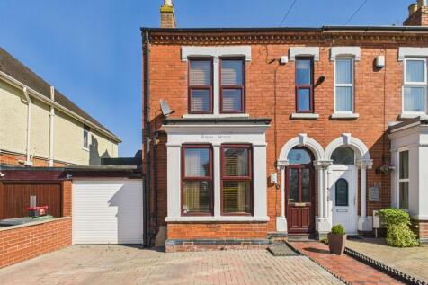 4 bedroom semi-detached house for sale
