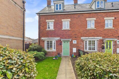 4 bedroom end of terrace house for sale
