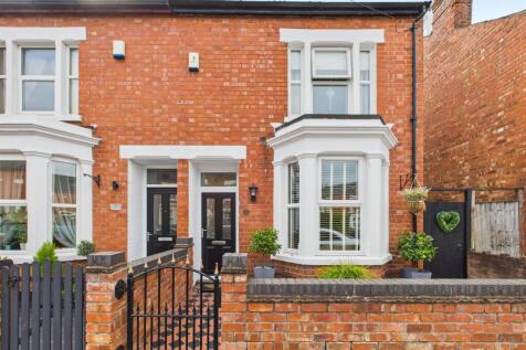 Tweenbrook Avenue, Gloucester 3 bed semi
