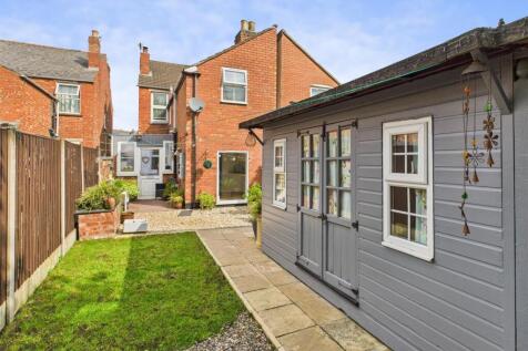 Tweenbrook Avenue, Gloucester 3 bed semi