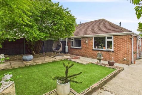 Oxstalls Drive, Longlevens, Gloucester 3 bed semi