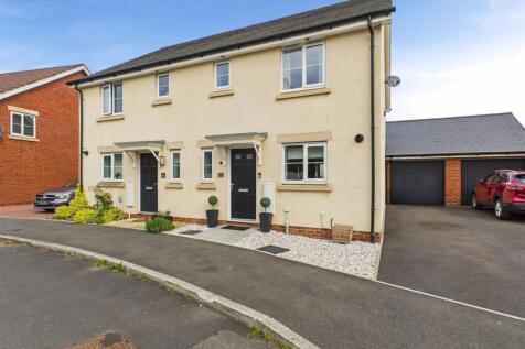 3 bedroom semi-detached house for sale