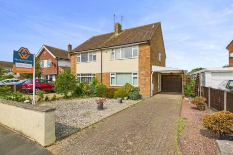 Paygrove Lane, Longlevens, Gloucester 3 bed semi