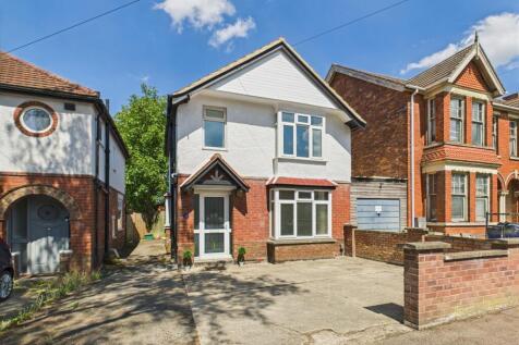 Tuffley Avenue, Gloucester 3 bed detached house for sale