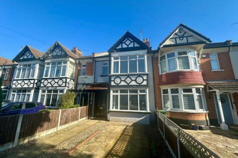 Lovelace Gardens, Southend on Sea... 3 bed terraced house for sale