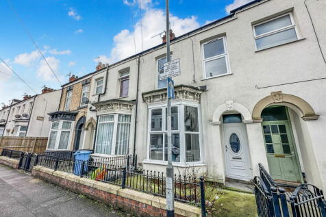 4 bedroom terraced house for sale